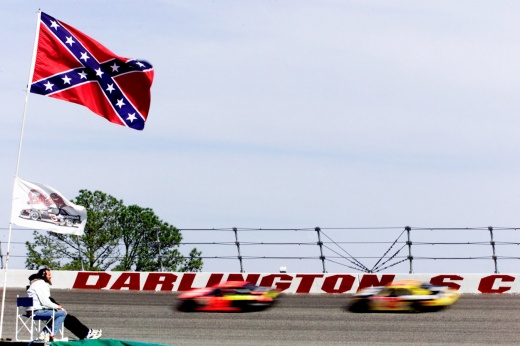 NASCAR считают последним пристанищем расистов. Протесты в США добрались и до неё