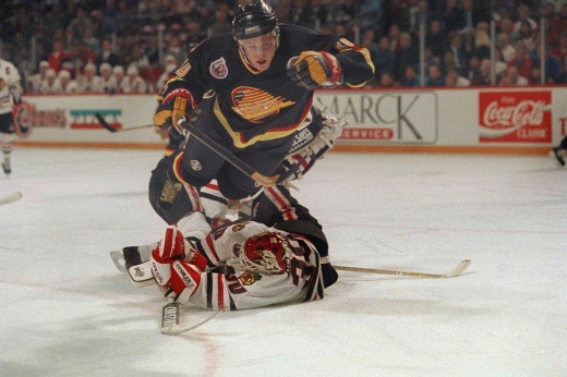 Умер Джино Оджик — известный в прошлом тафгай НХЛ и «телохранитель» Павла Буре