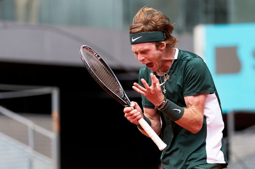 Rublev lost his nerve - he grabbed the judge on the tower!  There will be no Russian quarter-final