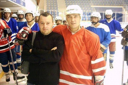 «До сих пор блистал бы на льду». Как Юрий Шатунов играл в хоккей?