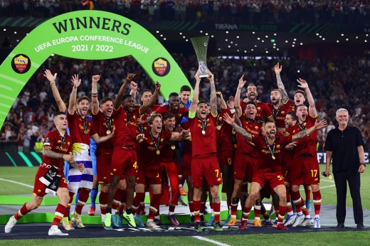 Моуринью — снова с европейским трофеем! «Рома» выиграла, несмотря на драму в первом тайме