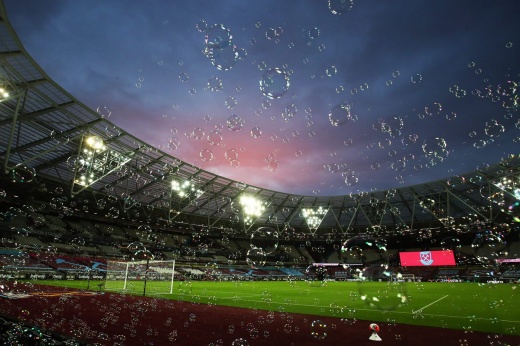«Вест Хэм» запускает мыльные пузыри перед матчами. Откуда пошла эта необычная традиция