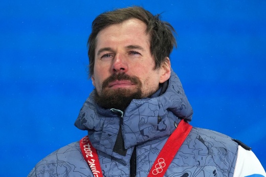 «Я уже сбитый лётчик». Интервью с лыжником, сохранившим для России золото Олимпиады-2022