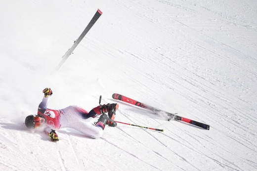 «Ай-яй-яй. Минус колено». Страшное падение американки на Олимпиаде. Видео
