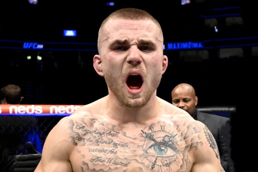 UFC Вегас 54: Ник Максимов – Андре Петроски, победа удушающим приёмом анаконда, видео