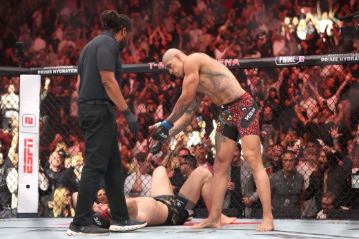 Нашего чемпиона UFC уничтожили! Неожиданный и печальный результат