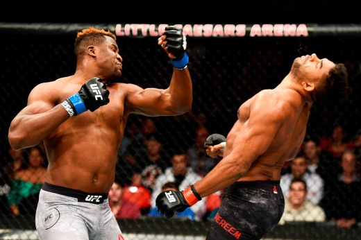 Glory Collision 4: Алистар Оверим – Бадр Хари, легенда UFC против друга Криштиану Роналду, нокауты, видео