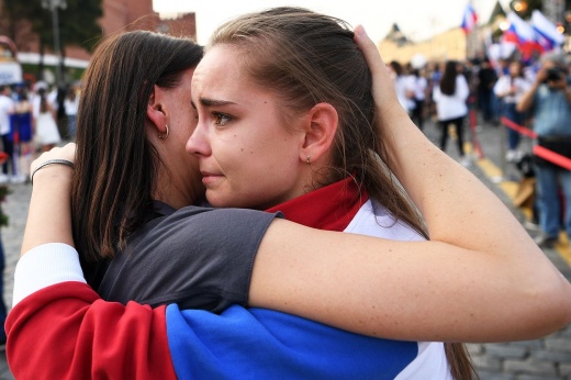 Дина Аверина снова плачет. Что случилось на турнире по художественной гимнастике в Минске