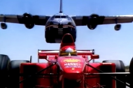 Летящий самолёт на ходу заправил гоночную «Феррари». Как снимали легендарную рекламу 90-х