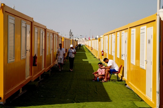 Палатки и контейнеры. Жизнь болельщиков в Катаре, которую не показали по ТВ