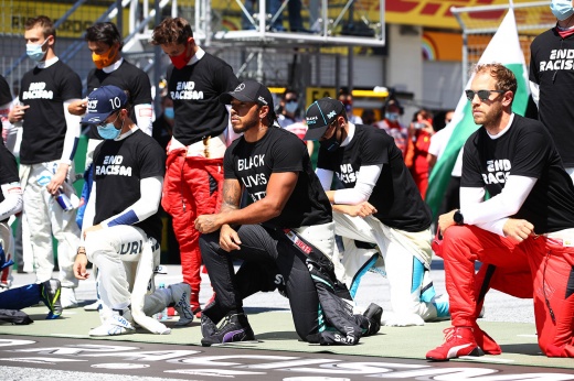 Шесть гонщиков Формулы-1 отказались вставать на колено. Политика вмешалась в гонки