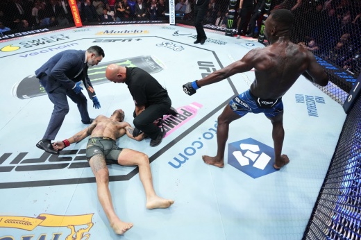UFC 287: Адесанья наглухо вырубил Перейру. Бразильца откачивали врачи!