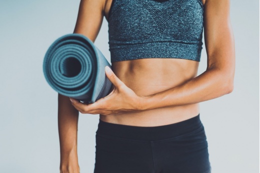 Фитнес, йога или пилатес: как выбрать коврик для домашних тренировок