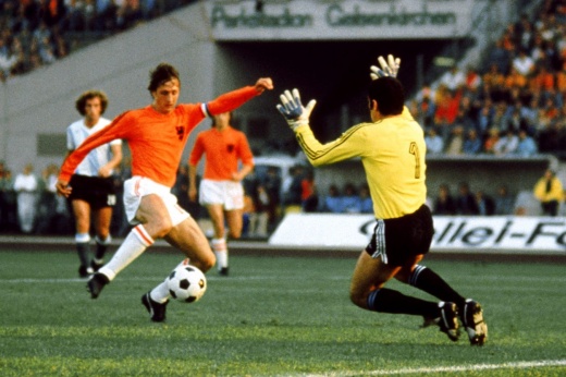 «Жёны висели на телефоне». Голландские футболисты попали в громкий секс-скандал на ЧМ-1974