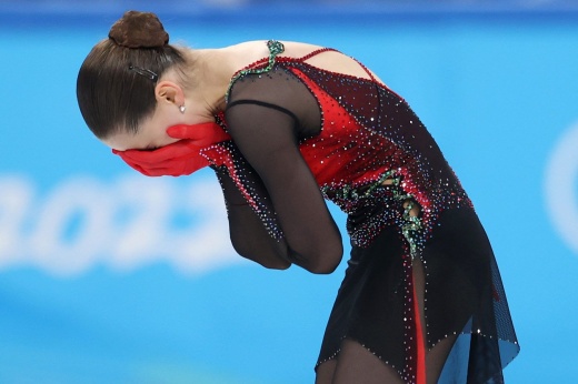 «Сломали ребёнка». На Олимпиаде пошёл град из слёз — плакала несчастная Камила Валиева