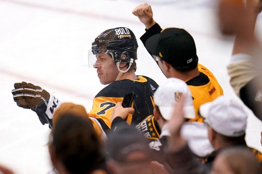 Евгений Малкин набрал 1200 очков в НХЛ в составе «Питтсбурга», видео