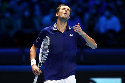 Как россиянин Даниил Медведев в двух сетах проиграл Александру Звереву в финале Итогового чемпионата ATP 2021 года