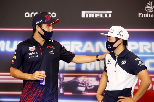 «Феррари» опережает «Макларен» в Кубке конструкторов Формулы-1: причины проблем Риккардо и Норриса