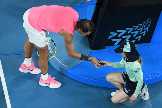 Скандал на Australian Open – 2022: Денис Шаповалов обвинил Рафаэля Надаля в затяжке времени, а судью – в продажности