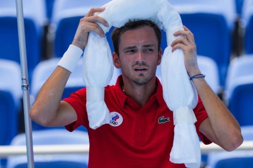 «Я могу умереть!» Даниил Медведев страдал и мучился, но пробился в 1/4 финала Олимпиады