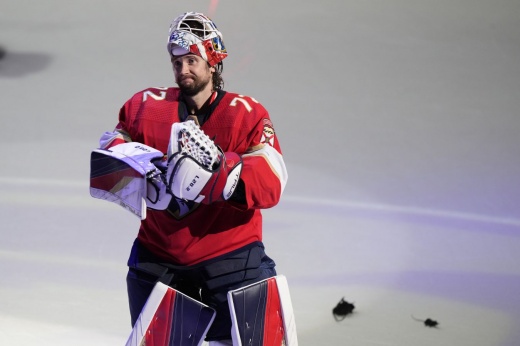 Иван Барбашёв попал в перекладину в третьем матче финала НХЛ при счёте 2:1 в пользу «Вегаса», видео