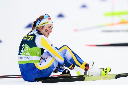 «Не знаю, что произошло». Шведская лыжница упала на ровном месте и лишила сборную золота