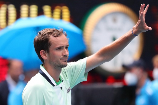 Australian Open – 2022: Даниил Медведев совершил камбэк с 0-2 по сетам в матче с Оже-Альяссимом и вышел в полуфинал