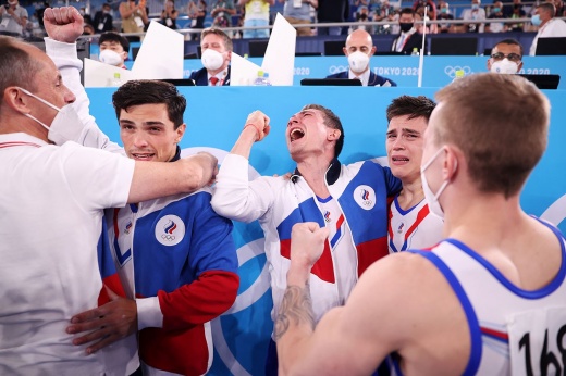 Как российские гимнасты вырвали у японцев золото на Олимпиаде-2021, а потом плакали на весь мир — сплошные эмоции