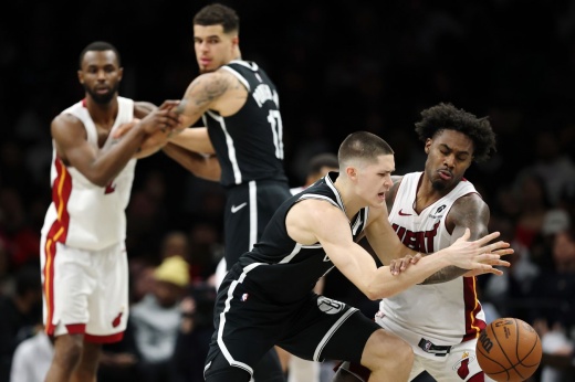 Дёмин испытал большие трудности в НБА. Соперник был жёсток, но россиянин набрал 14 очков