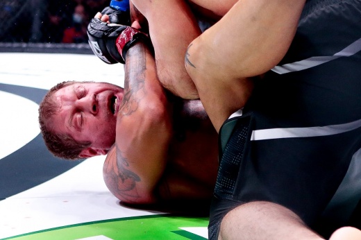 AMC Fight Nights 106: Александр Емельяненко проиграл Марсио Сантосу в первом раунде из-за грубой ошибки, видео