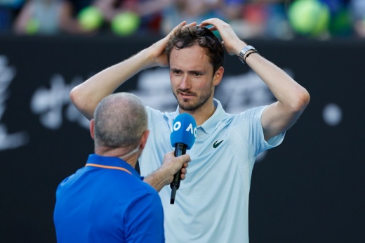 Медведева подвели жара и психология? Как Даниил спасся от провала на Australian Open