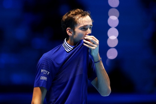 Как россиянин Даниил Медведев в двух сетах проиграл Александру Звереву в финале Итогового чемпионата ATP 2021 года