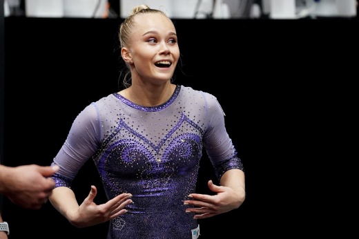 Российская гимнастка отобрала золото у США. Выдающийся успех Мельниковой на ЧМ-2021