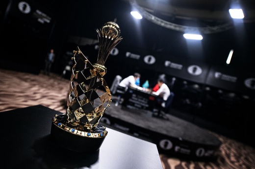 Новому шахматному чемпиону достанется уникальный трофей. У Магнуса Карлсена такого нет!