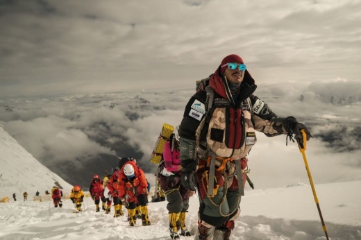 Над облаками: непальский альпинист покорил 14 высочайших гор мира за полгода