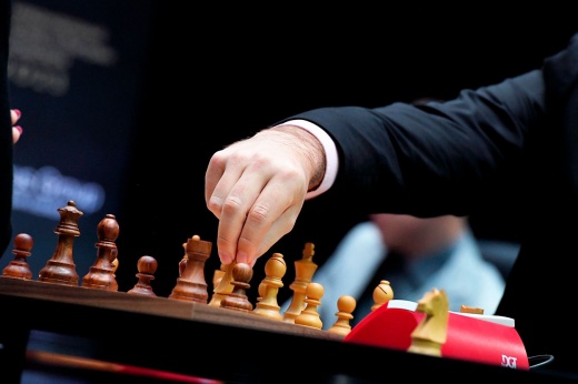 Россия перешла в Азию в шахматах. Тренер сборной объясняет, что это значит на практике