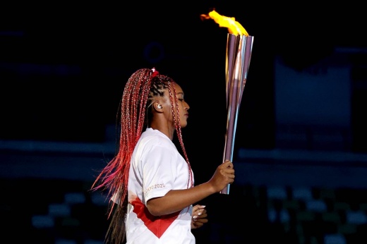 Богатейшая спортсменка мира зажгла в Токио олимпийский огонь. Кто такая Наоми Осака?