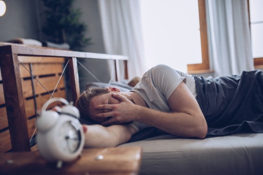 Забудьте о будильнике: недосып приводит к набору веса