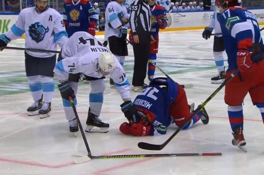 Алексей Емелин слабо проводит сезон-2022/2023 в КХЛ в минском «Динамо», почему так происходит
