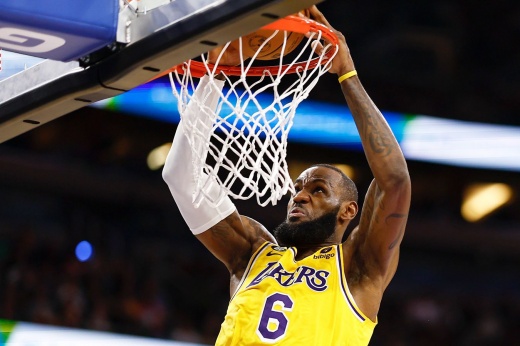 Форвард «Лос-Анджелес Лейкерс» Леброн Джеймс установил рекорд НБА по набранным очкам