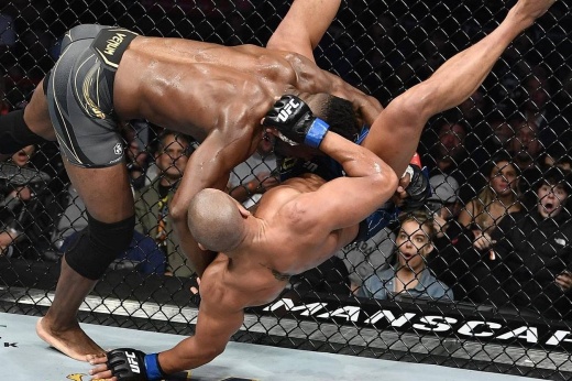 Фрэнсис Нганну победил Сириля Гана решением судей и защитил титул чемпиона UFC