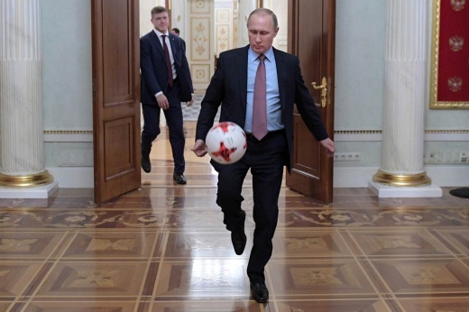 Путин отстаивает в футболе лимит на легионеров. Это странно