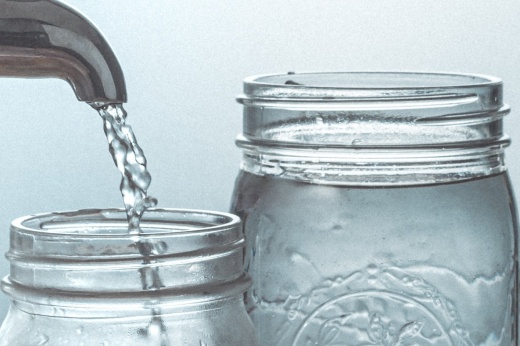 Какая вода полезнее: сырая, кипячёная или минеральная?