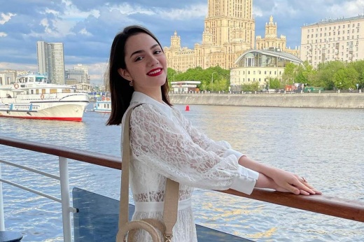 Фигуристка Медведева отдыхает в Болгарии со звездой Евровидения — что связывает Евгению с Кристианом Костовым?
