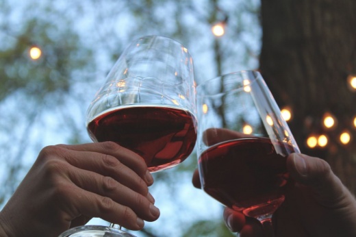 Компонент в составе красного вина замедляет старение. Выяснили учёные из США