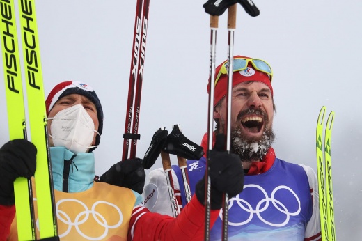 У российских лыжников золото в эстафете! Устюгов финишировал с минутным преимуществом!