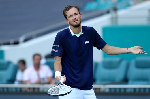 10 points were not enough!  The Pole Hurkach did not allow Daniil Medvedev to become the world's first racket again
