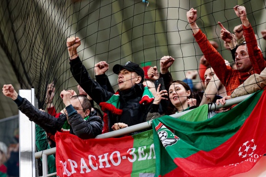 Фанатов «Локо» увозили с «Газпром Арены» под конвоем. Странное гостеприимство