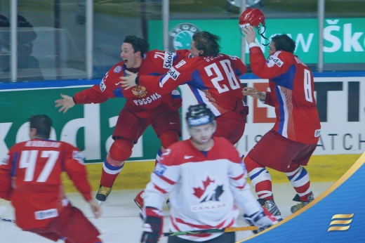 Поражение сборной России по хоккею на домашнем ЮЧМ-2008 в Казани от сборной Канады, болельщики поддерживали Канаду, 0:8