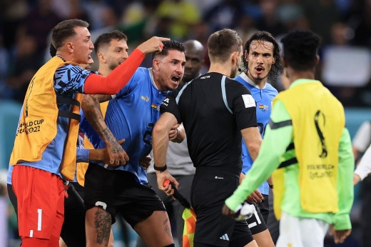 «На вас же смотрят дети!» Уругвайских футболистов должны забанить после разборок на ЧМ